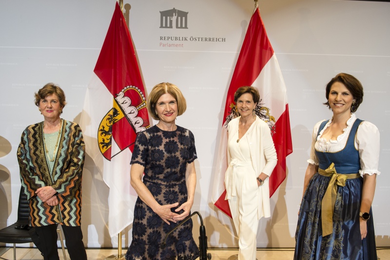Von links: Festspielpräsidentin Helga Rabl-Stadler, Bundesratspräsidentin Andrea Eder-Gitschthaler (V), Landtagspräsidentin Brigitta Pallauf, Europaministerin Karoline Edtstadler (V)