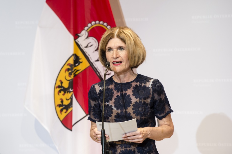 Am Mikrofon: Bundesratspräsidentin Andrea Eder-Gitschthaler (V)