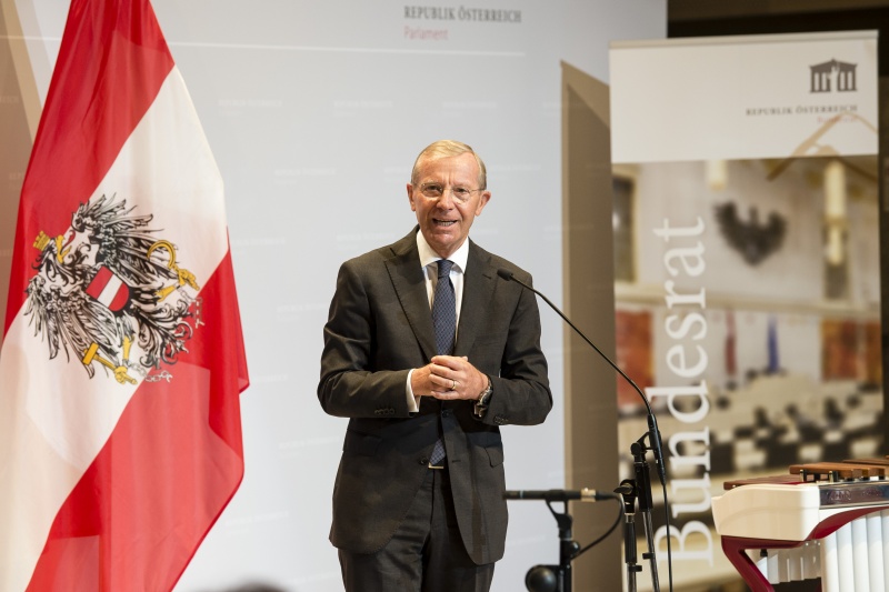 Am Mikrofon: Landeshauptmann Wilfried Haslauer