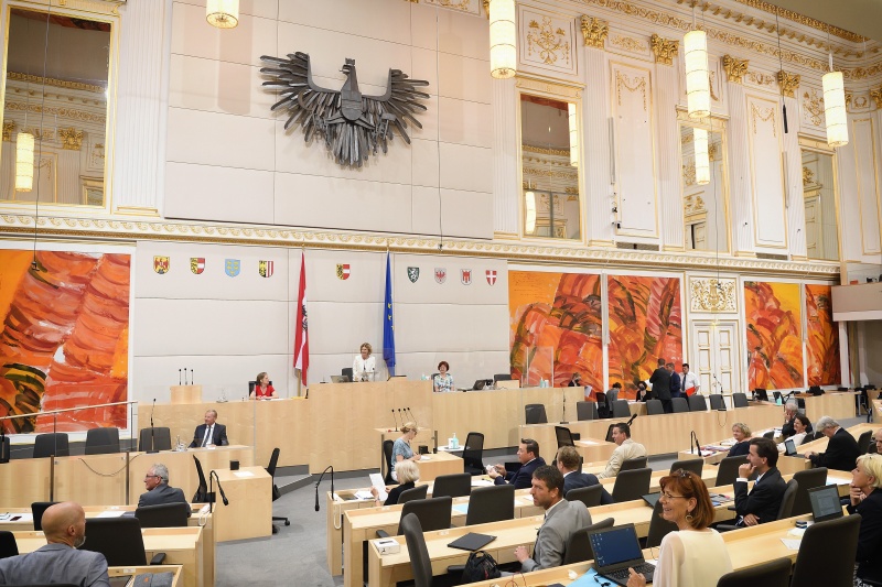 Antrittsrede Bundesratspräsidentin Andrea Eder-Gitschthaler (V). Blick Richtung SitzungsteilnehmerInnen