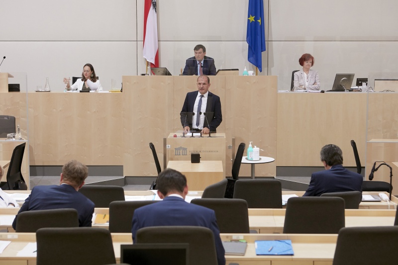 Am Rednerpult Bundesrat Otto Auer (V)