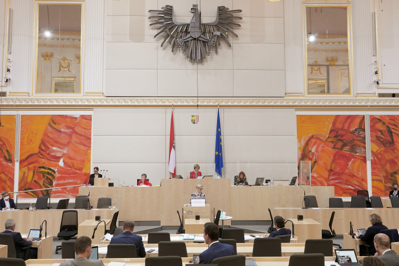 Am Rednerpult Bundesrätin Sandra Gerdenitsch (S)