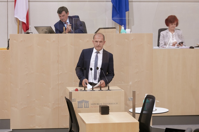 Am Rednerpult Bundesrat Otto Auer (V)