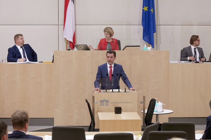 Am Rednerpult Bundesrat Josef Ofner (F)