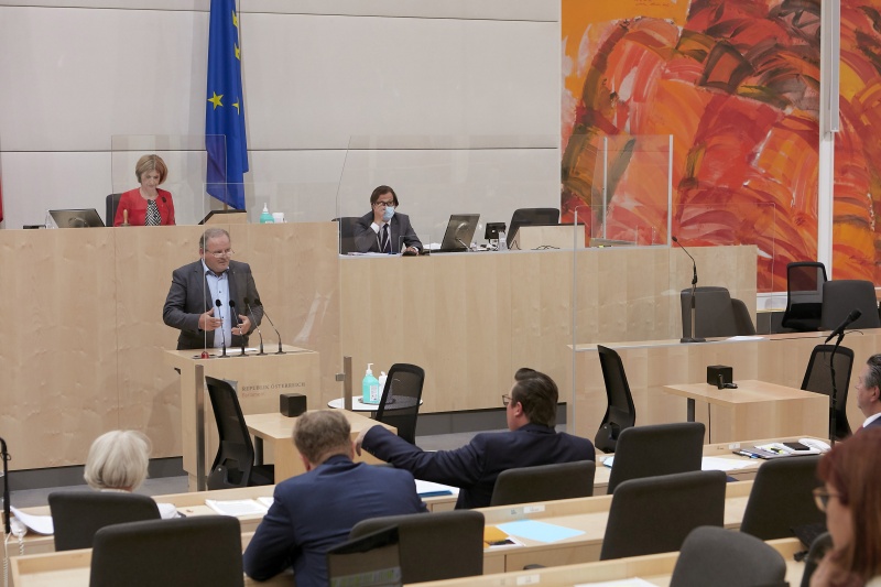 Am Rednerpult Bundesrat Eduard Köck (V)