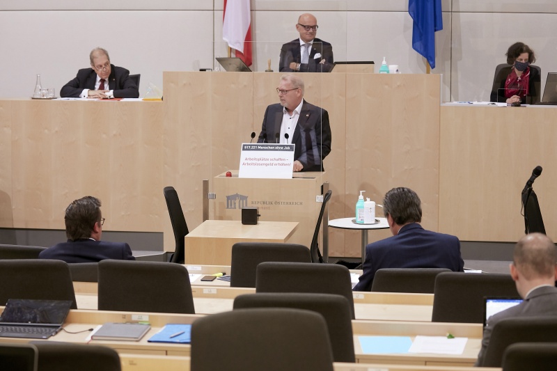 Am Rednerpult Bundesrat Horst Schachner (S)