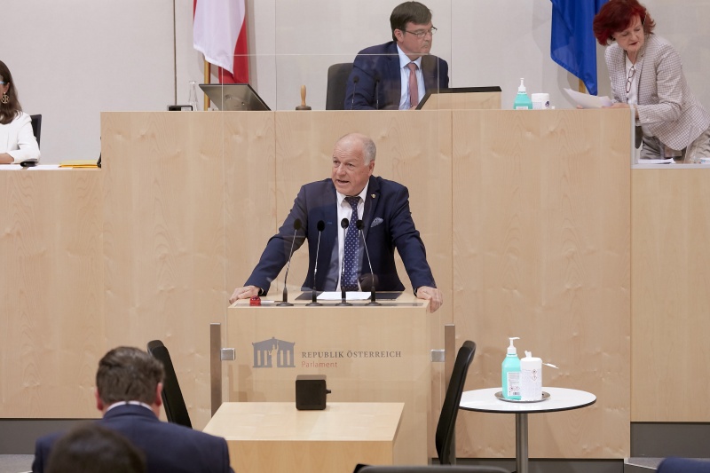 Am Rednerpult Bundesrat Ingo Appé (S)