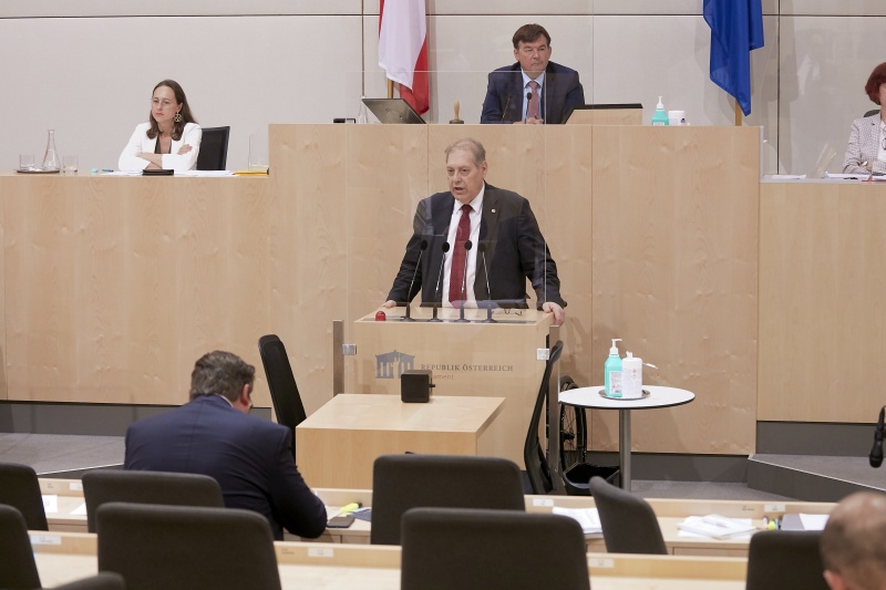 Am Rednerpult Bundesrat Wolfgang Beer (S)