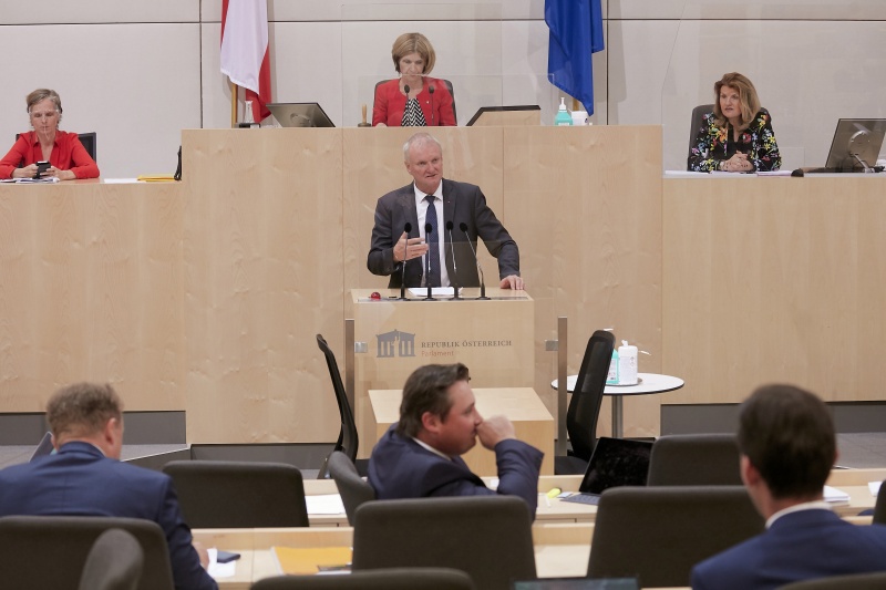 Am Rednerpult Bundesrat Günther Novak (S)
