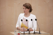 Antwort Europaministerin Karoline Edtstadler (V)