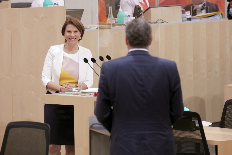 Antwort Europaministerin Karoline Edtstadler (V)