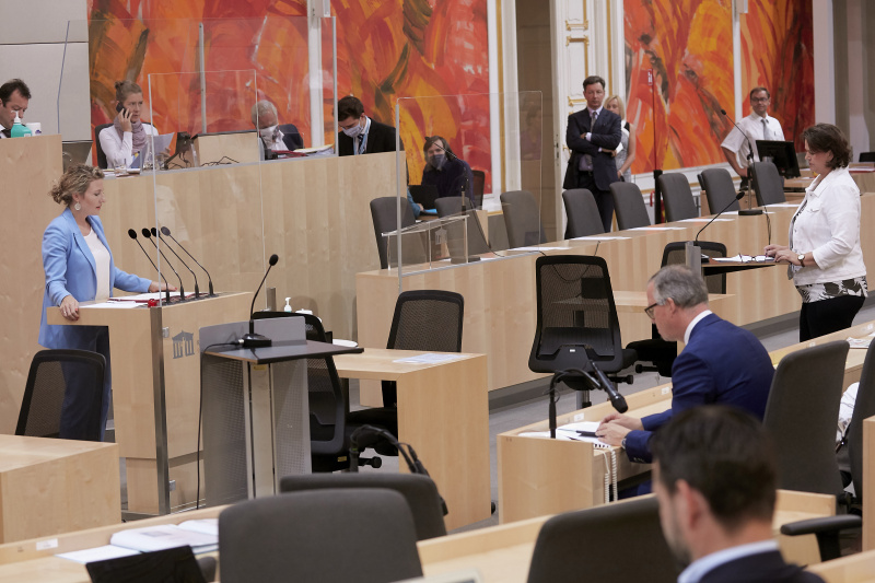 Feage durch Nationalratsabgeordnete Edith Mühlberghuber (F)