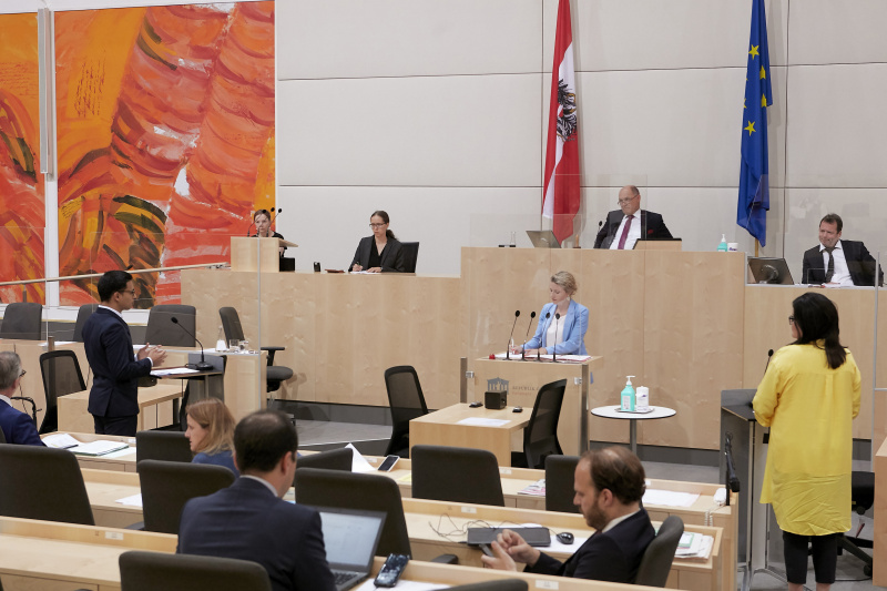 Fragen durch Nationalratsabgeordneten Yannick Shetty (N) und Nationalratsabgeordnete Elisabeth Pfurtscheller (V)