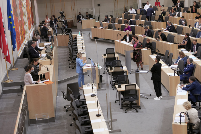 Frage durch Nationalratsabgeordnete Petra Bayr (S)