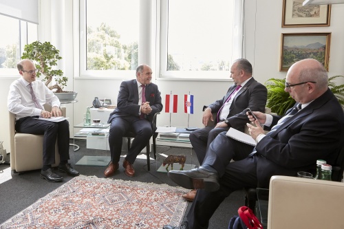 Aussprache zwischen Nationalratspräsident Wolfgang Sobotka (V) (2. von links) und dem kroatischen Botschafter Daniel Glunčić (2. von rechts)