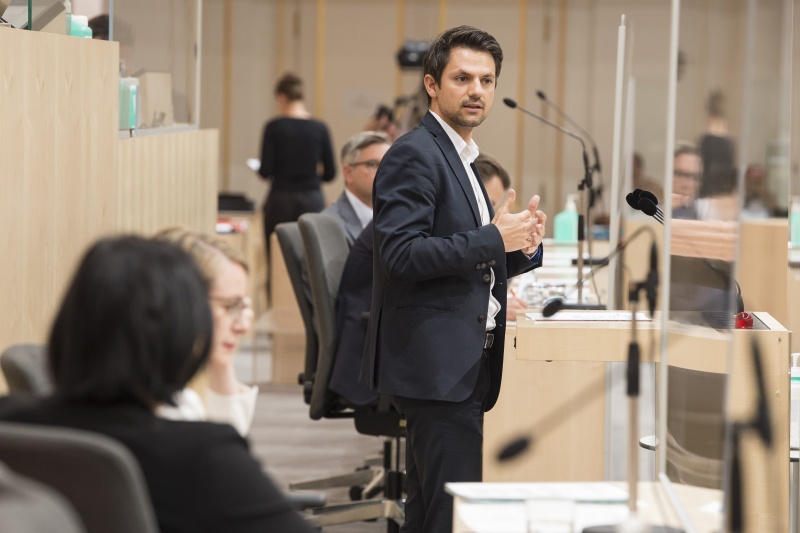 Am Rednerpult: Nationalratsabgeordneter Jakob Schwarz (G)