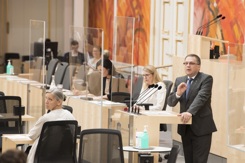 Am Rednerpult: Nationalratsabgeordneter August Wöginger (V)