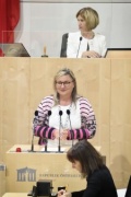 Am Rednerpult Bundesrätin Claudia Hauschildt-Buschberger (G)