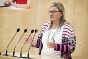Am Rednerpult Bundesrätin Claudia Hauschildt-Buschberger (G)