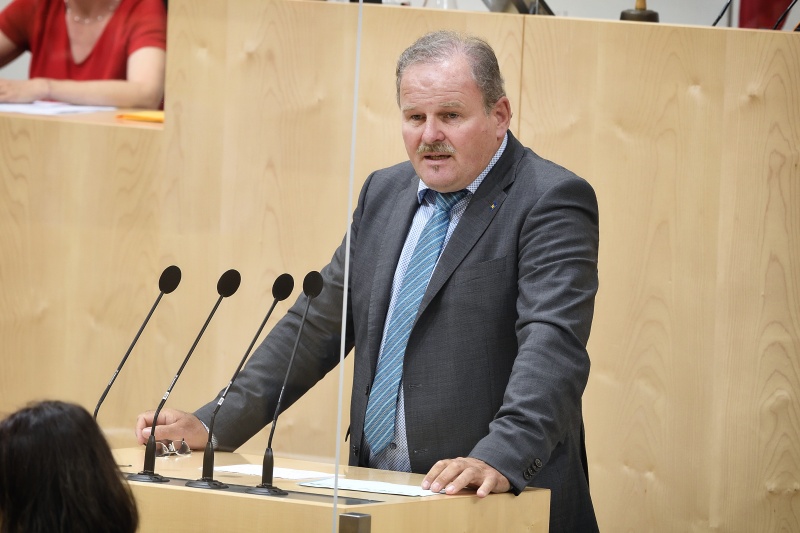 Am Rednerpult Bundesrat Eduard Köck (V)