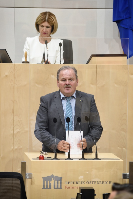 Am Rednerpult Bundesrat Eduard Köck (V)