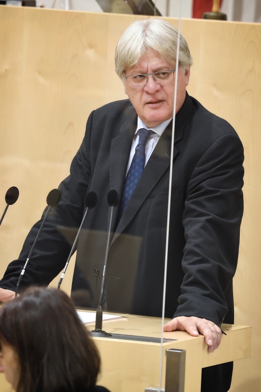 Am Rednerpult Bundesrat Stefan Schennach (S)