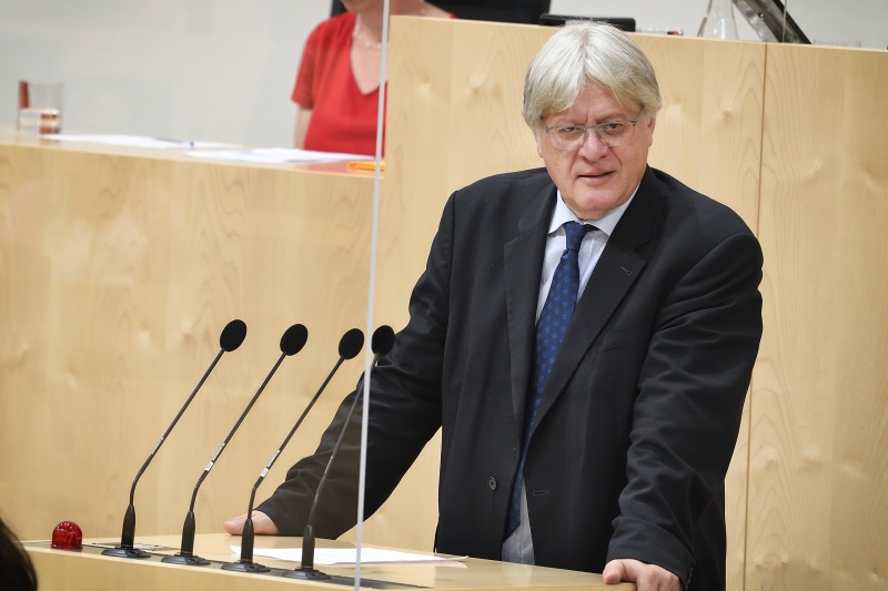 Am Rednerpult Bundesrat Stefan Schennach (S)