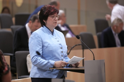 Frage Nationalratsabgeordnete Rosa Ecker (F)