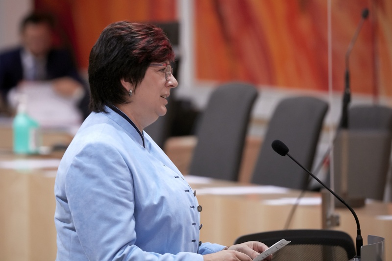 Frage Nationalratsabgeordnete Rosa Ecker (F)