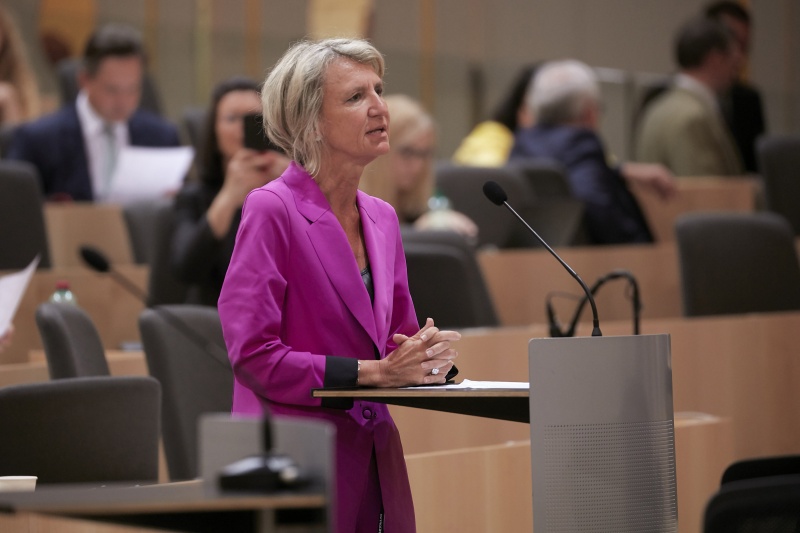 Frage Nationalratsabgeordnete Romana Deckenbacher (V)