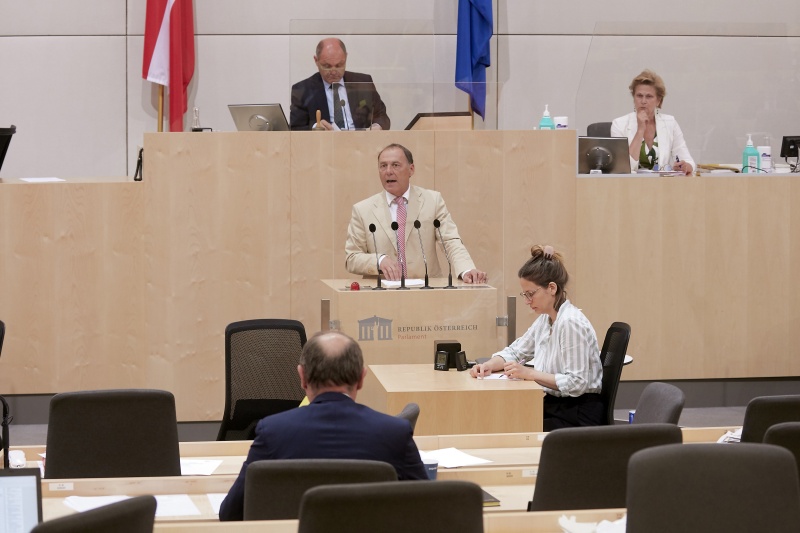 Am Rednerpult Nationalratsabgeordneter Peter Wurm (F)