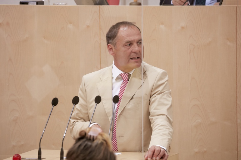 Am Rednerpult Nationalratsabgeordneter Peter Wurm (F)