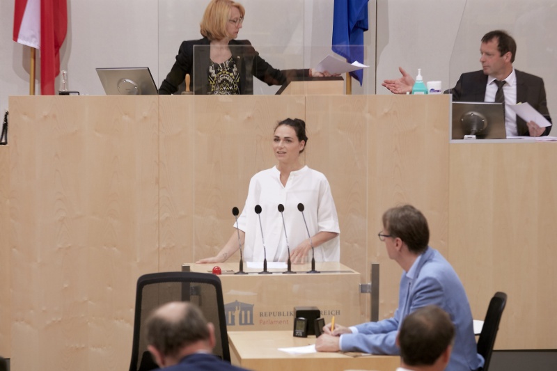 Am Rednerpult Nationalratsabgeordnete Barbara Neßler (G)