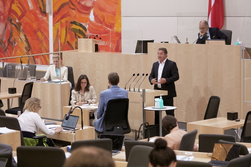 Am Rednerpult Nationalratsabgeordneter Norbert Sieber (V)