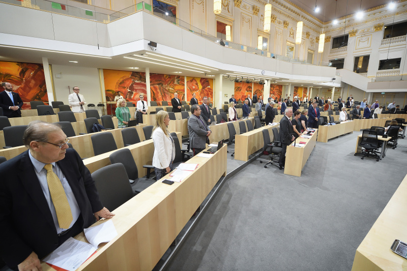 Wahl der Vizepräsidentin des Bundesrates - Bundesräte erheben sich bei der Abstimmung