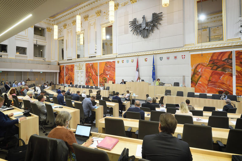 Blick Richtung SitzungsteilnehmerInnen. Vorsitzführung durch Bundesratspräsidentin Andrea Eder-Gitschtahler (V) am Präsidium