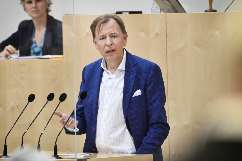 Am Rednerpult: Bundesrat Christian Buchmann (V)