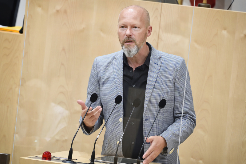 Am Rednerpult: Bundesrat Marco Schreuder (G)