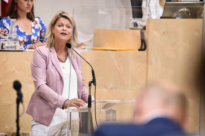 Rede von Verteidigungsministerin Klaudia Tanner (V)