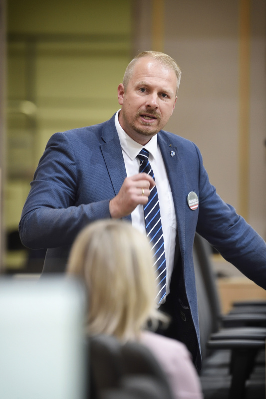 Am Rednerpult: Bundesrat Markus Leinfellner (F)