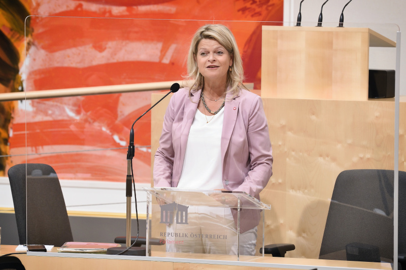 Rede von Verteidigungsministerin Klaudia Tanner (V)