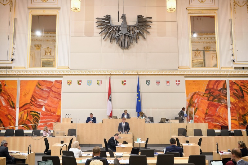 Bundesrat Bernhard Hirczy (V) am Rednerpult