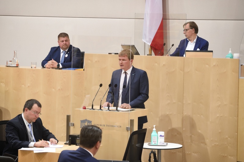 Bundesrat Bernhard Hirczy (V) am Rednerpult