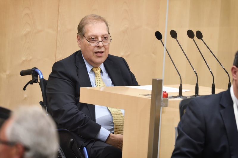 Bundesrat Wolfgang Beer (S) am Rednerpult