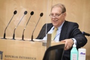Bundesrat Wolfgang Beer (S) am Rednerpult